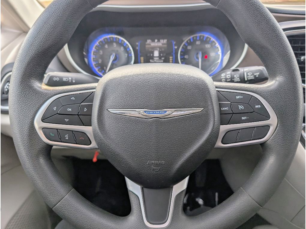 Used 2018 Chrysler Pacifica LX image 19