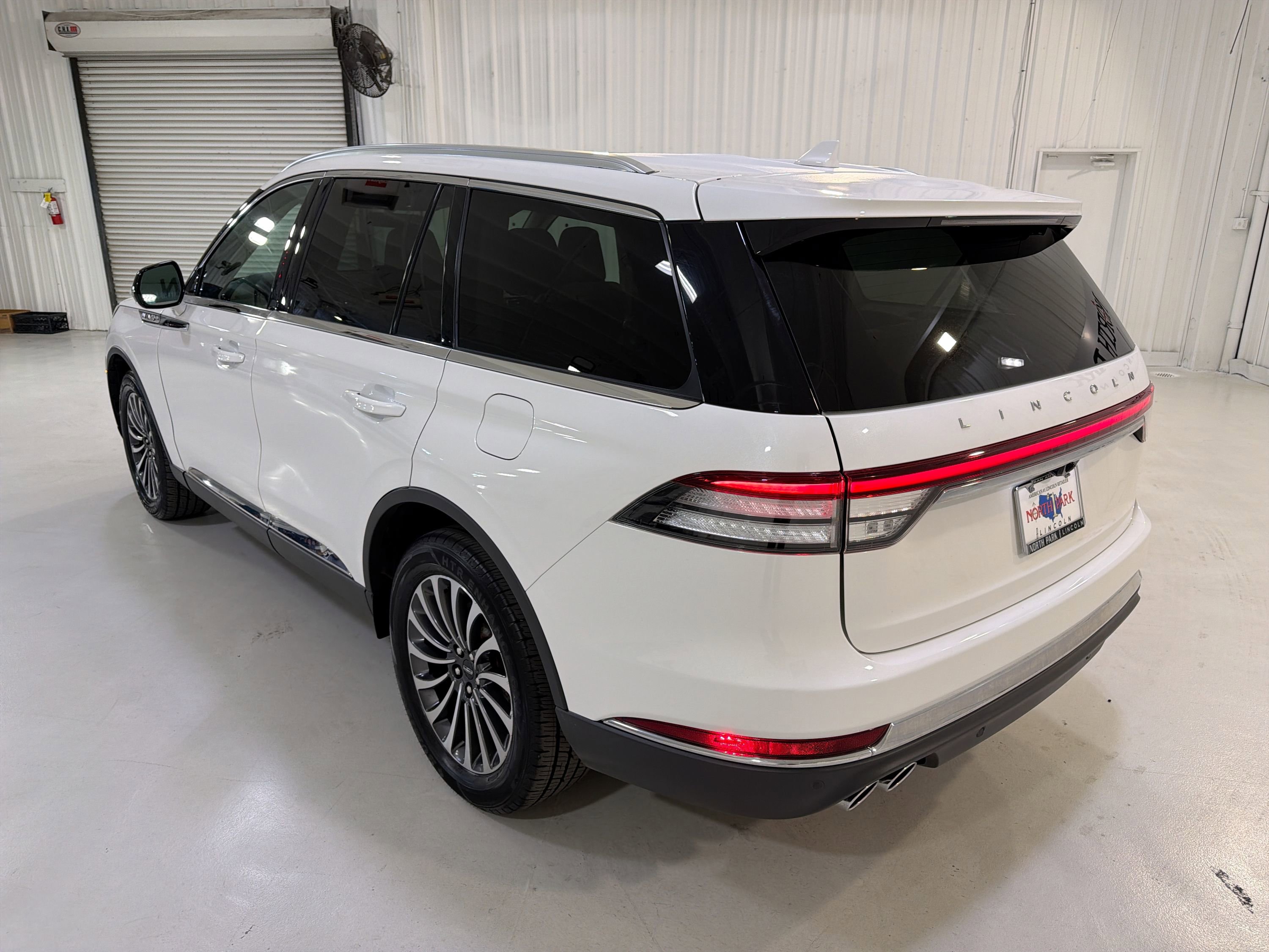 Used 2023 Lincoln Aviator AWD w/ Premium Package image 27