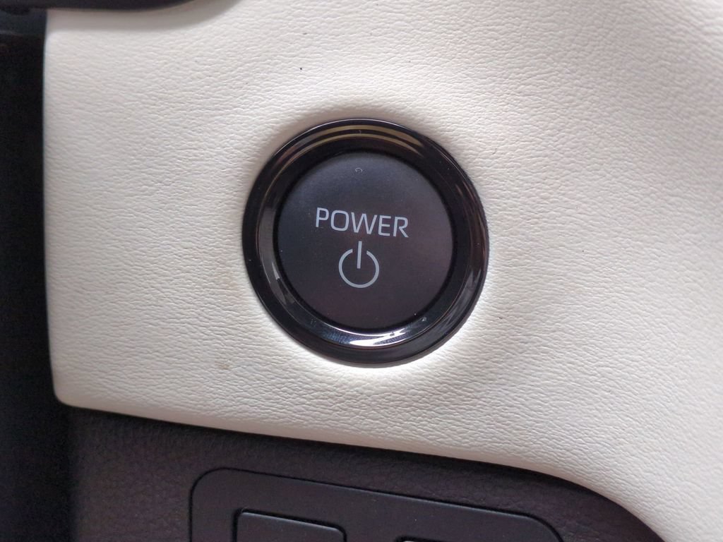 Used 2025 Toyota Sequoia Capstone AWD/4WD image 32