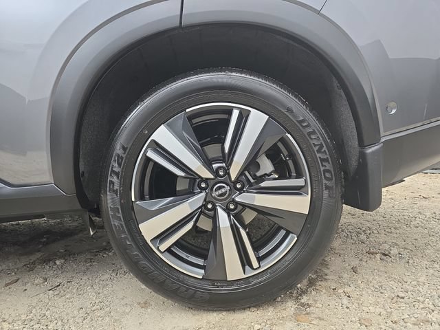 Used 2025 Nissan Rogue SL FWD image 37