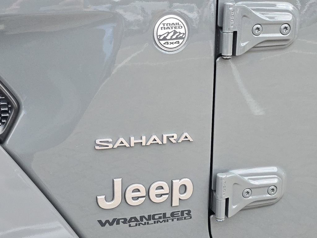 Used 2018 Jeep Wrangler Unlimited Sahara AWD/4WD image 16