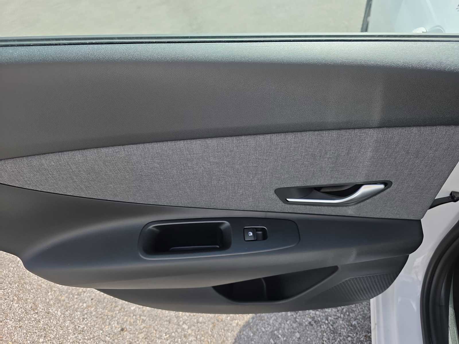 New 2025 Hyundai Elantra Limited image 24