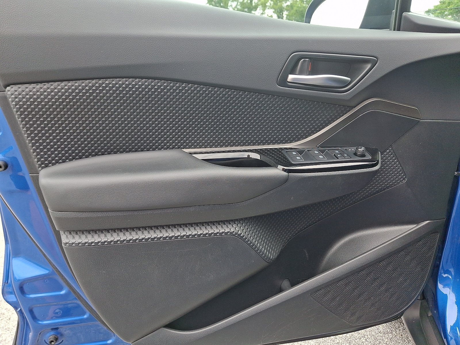 Used 2019 Toyota C-HR XLE FWD image 12