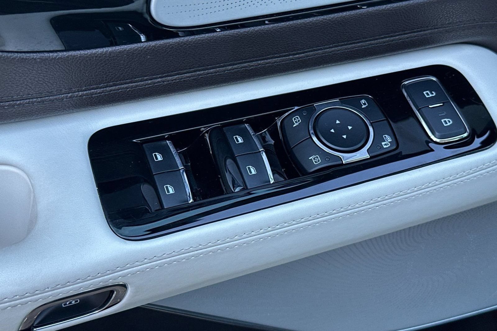 Used 2024 Lincoln Aviator Black Label AWD/4WD image 13