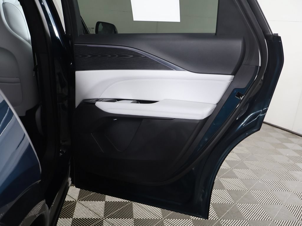 Used 2025 Cadillac Lyriq Luxury RWD image 29