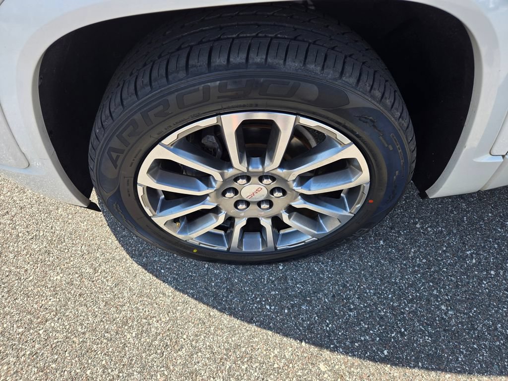 Used 2020 GMC Acadia Denali w/ Technology Package FWD image 14