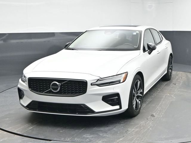 Used 2025 Volvo S60 B5 Core image 3