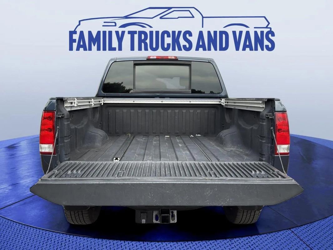 Used 2015 Nissan Titan SV w/ SV Value Truck Package image 3