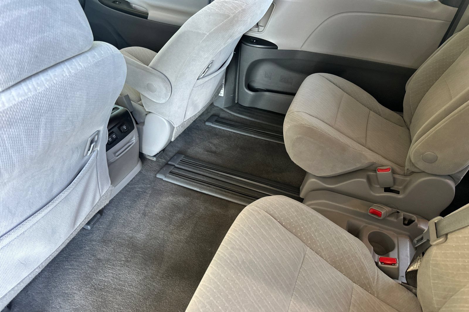 Certified 2018 Toyota Sienna LE w/ Carpet Mat Package FWD image 15