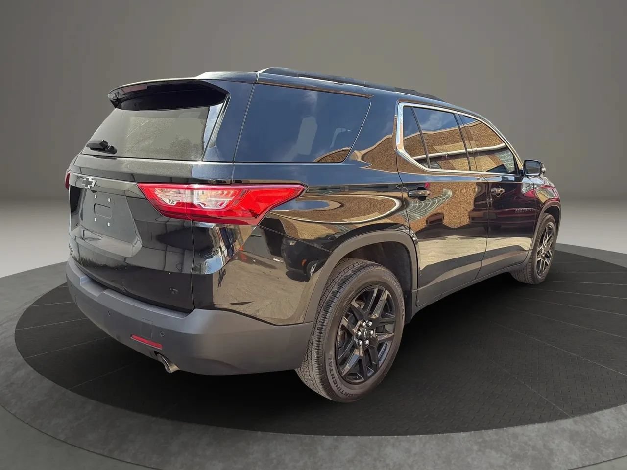 Used 2019 Chevrolet Traverse LT w/ LPO, Blackout Package AWD/4WD image 5