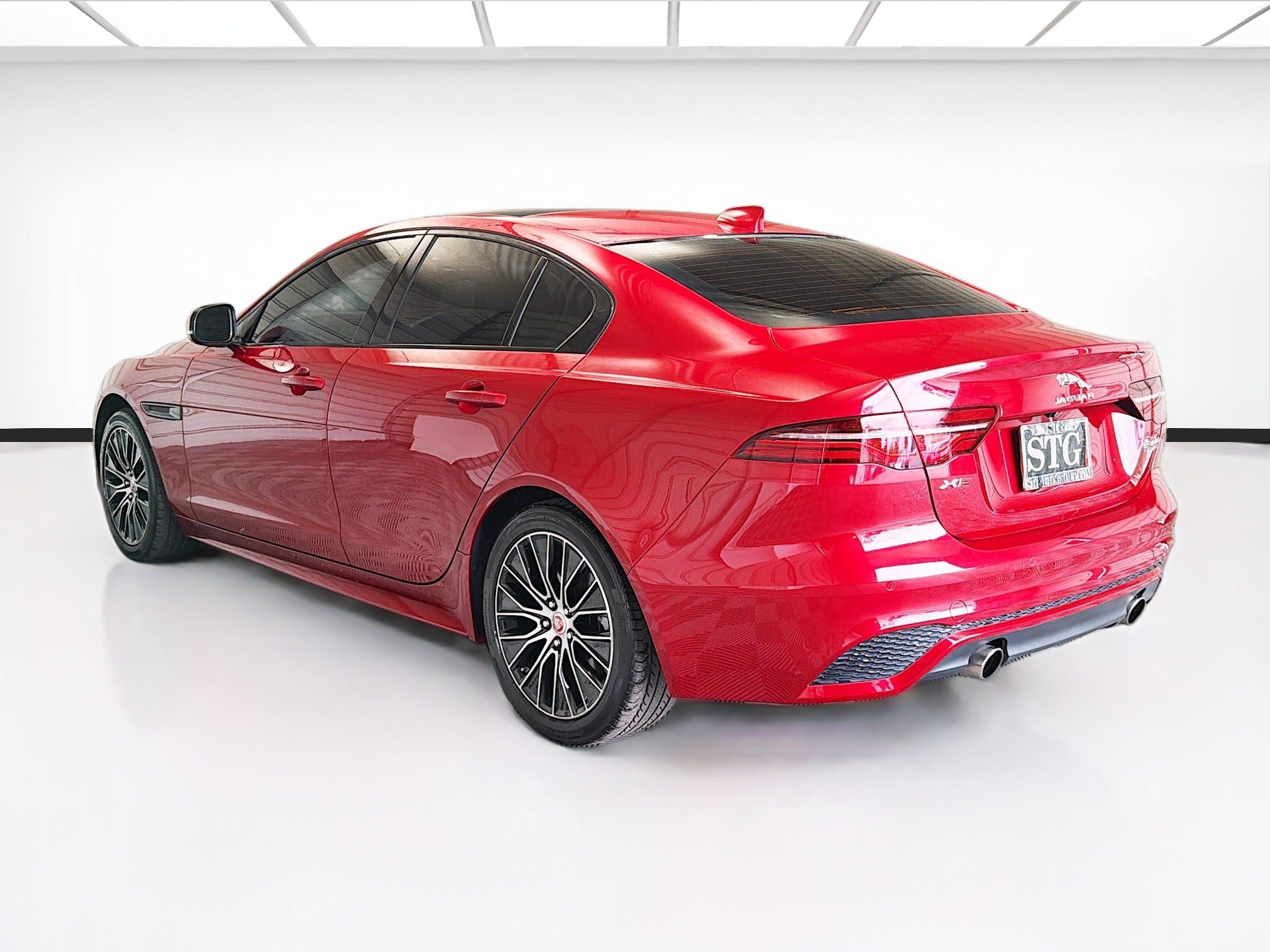 Used 2020 Jaguar XE R-Dynamic S image 6