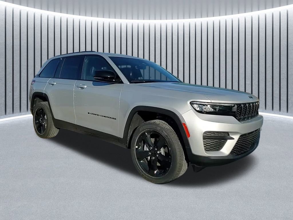 New 2025 Jeep Grand Cherokee Altitude image 1