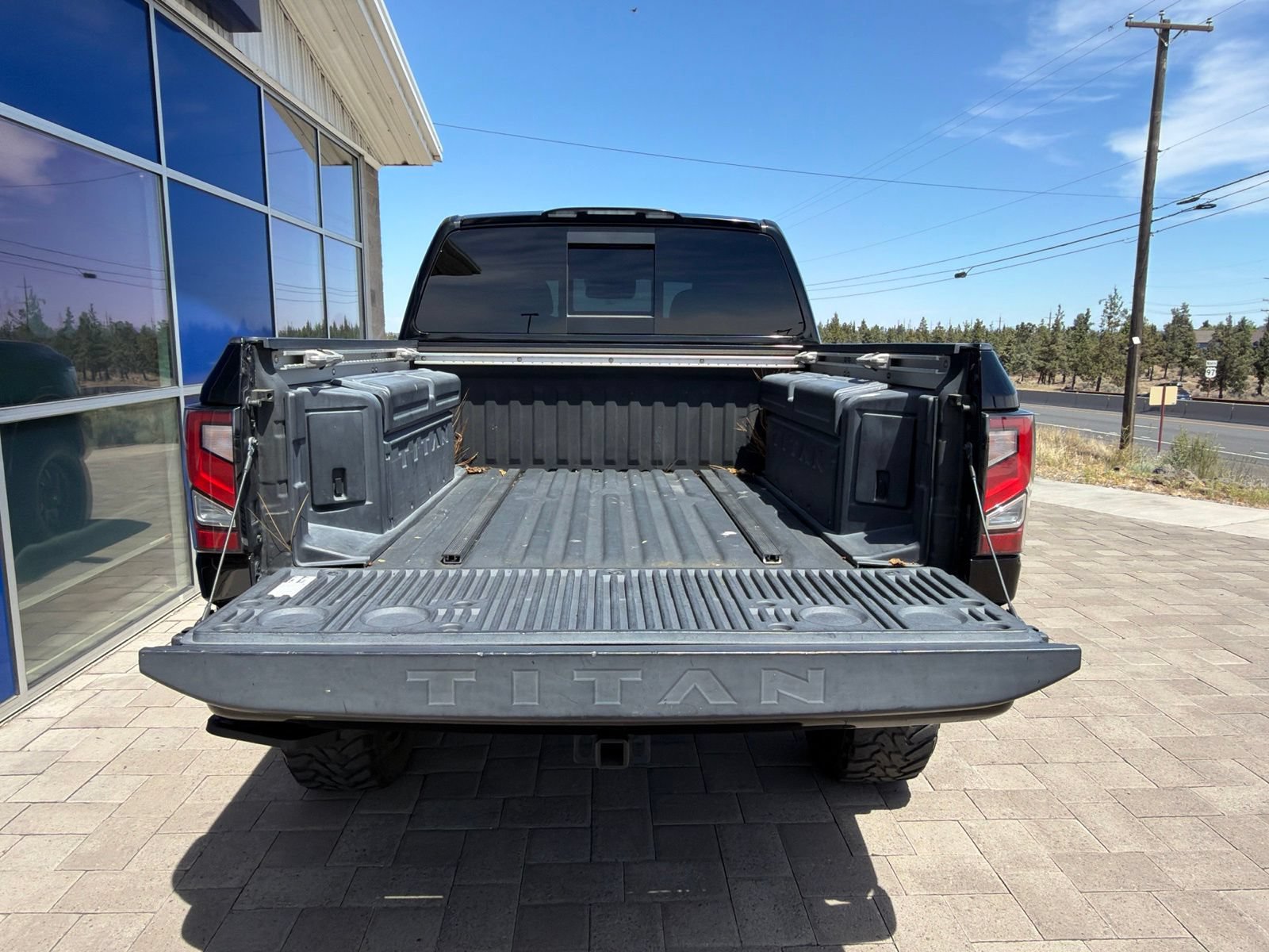 Used 2020 Nissan Titan Platinum Reserve w/ Moonroof Package AWD/4WD image 9