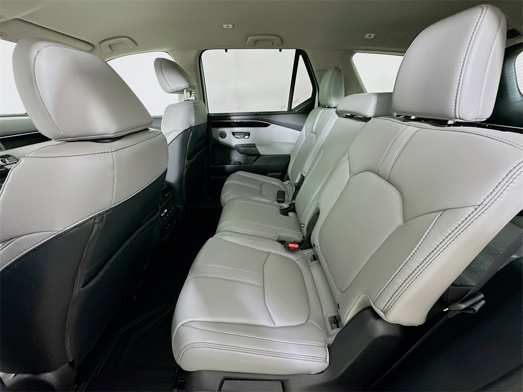 New 2025 Honda Pilot EX-L image 4