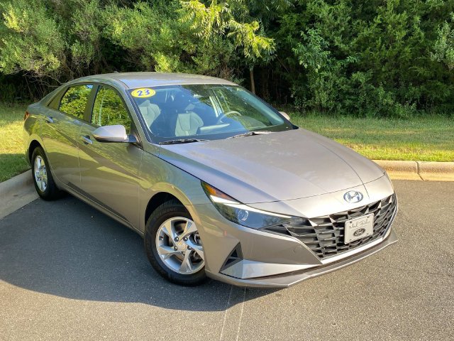 Used 2023 Hyundai Elantra SE FWD image 1