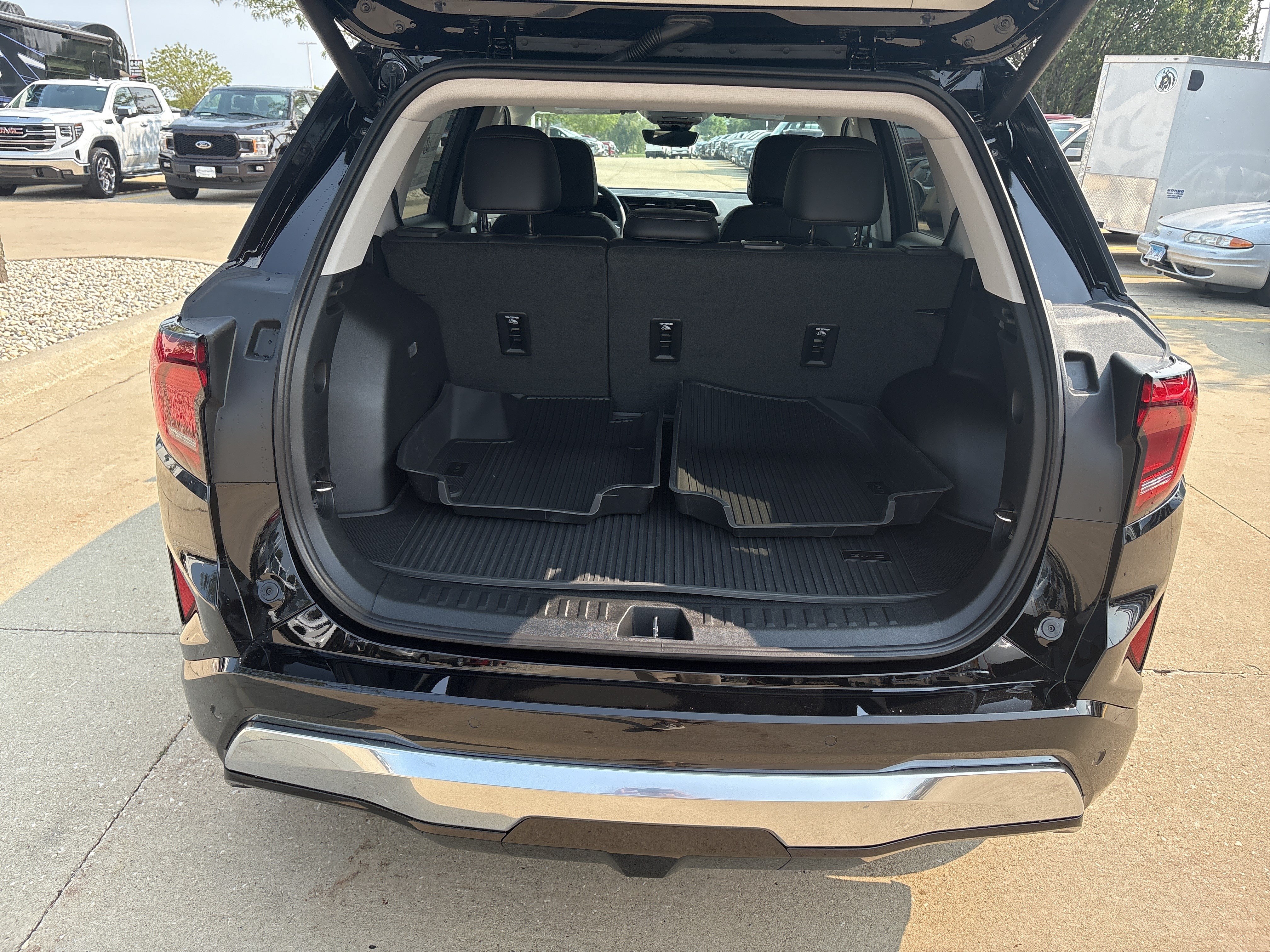 New 2027 GMC Terrain Denali w/ LPO, Black Badging Package AWD/4WD image 14