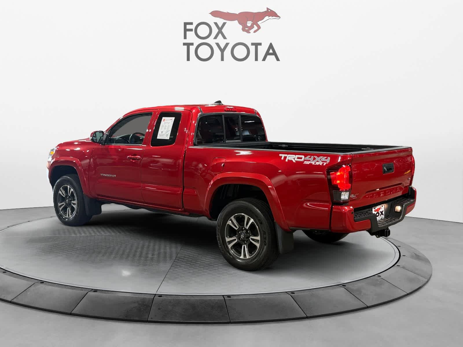 Used 2019 Toyota Tacoma TRD Sport w/ Technology Package AWD/4WD image 4