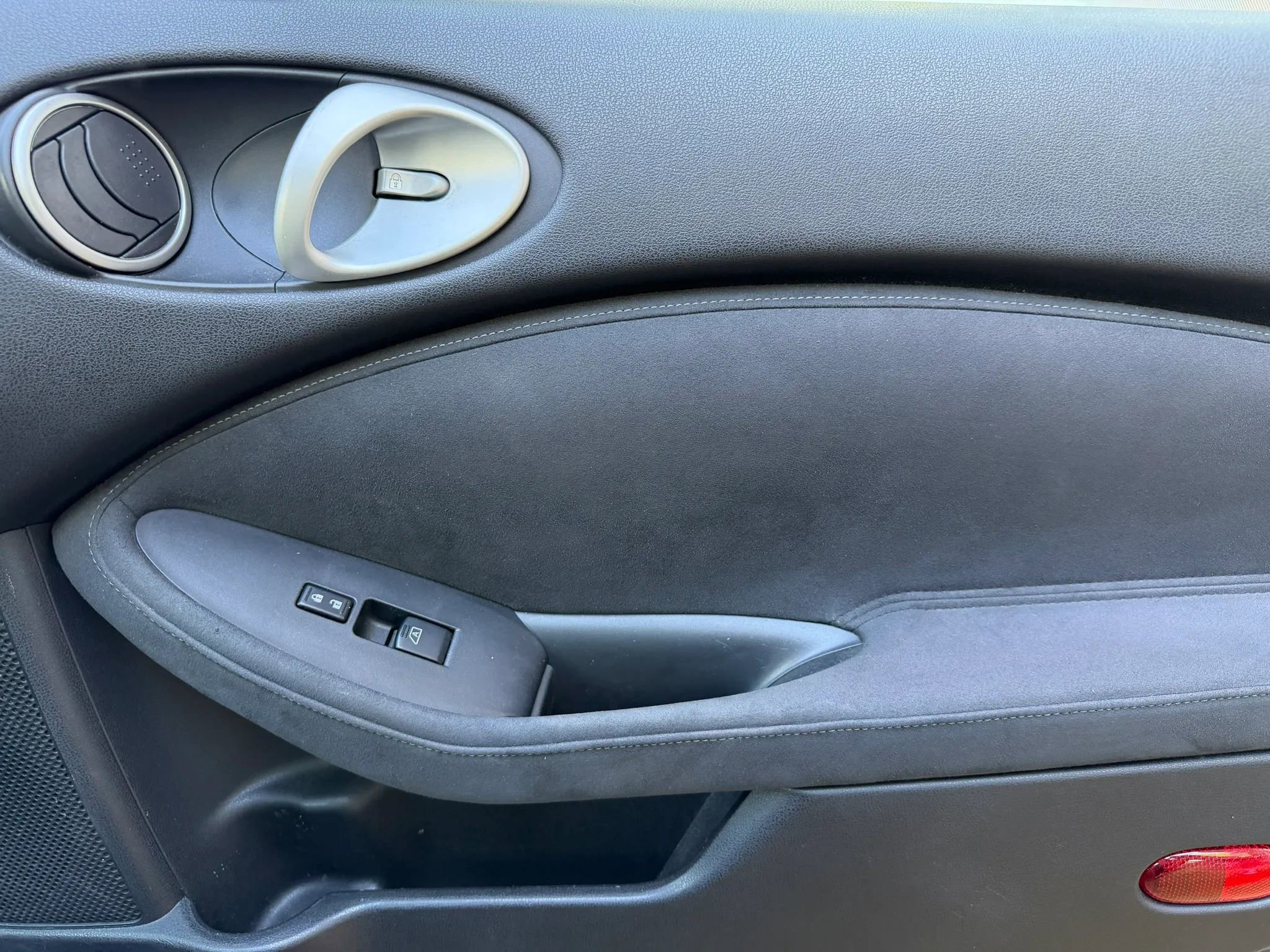 Used 2013 Nissan 370Z Touring RWD image 19