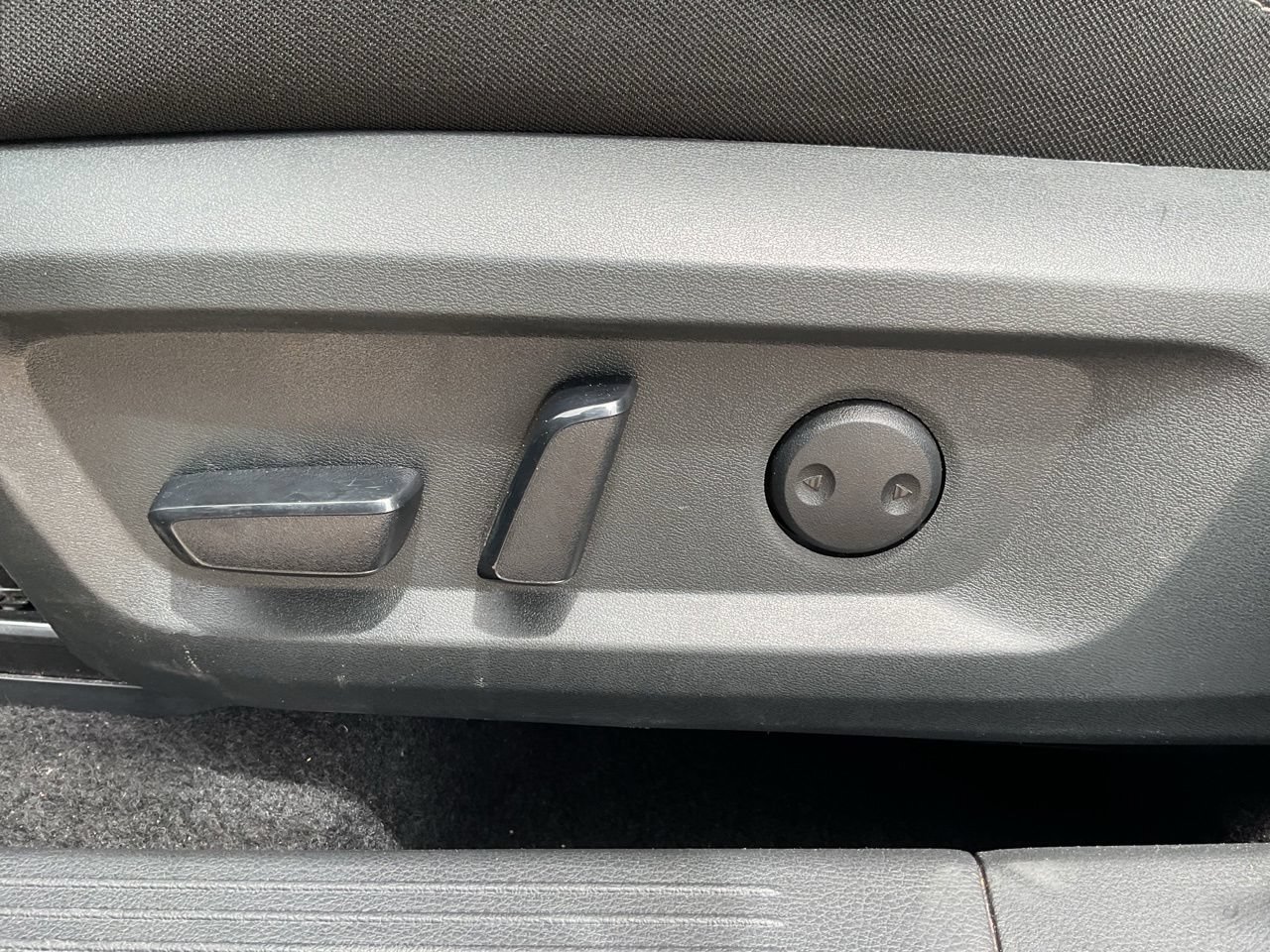 Used 2025 Nissan Rogue SV FWD image 11