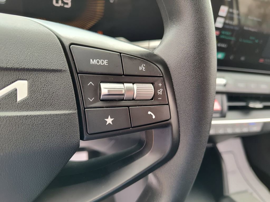 Used 2025 Kia K4 LXS FWD image 24