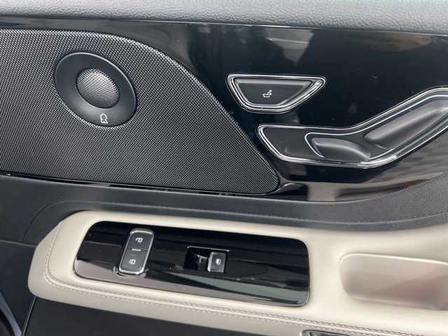 Certified 2025 Lincoln Aviator Reserve w/ Illumination Package image 28