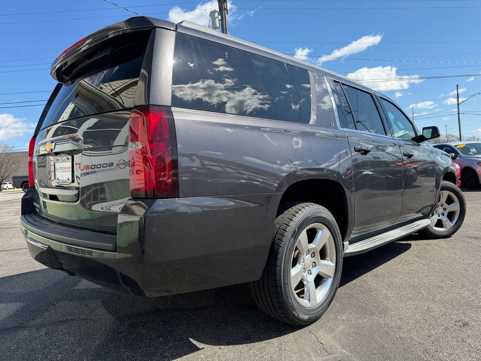 Used 2015 Chevrolet Suburban LT w/ Luxury Package AWD/4WD image 14