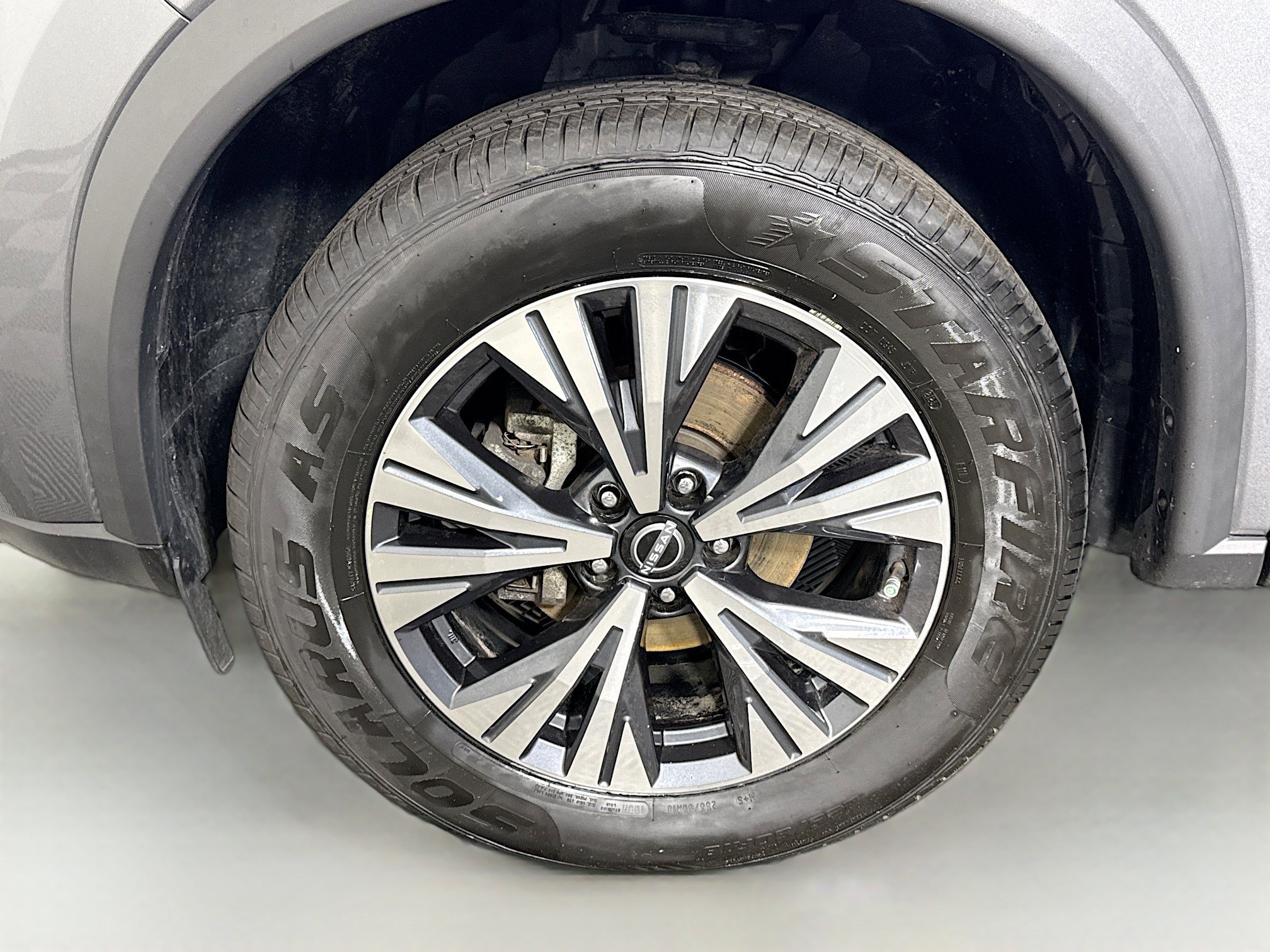 Used 2023 Nissan Rogue SV image 32