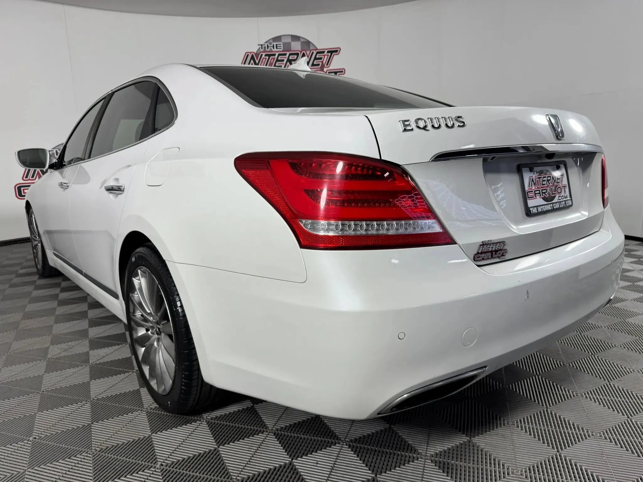 Used 2014 Hyundai Equus Signature RWD image 28