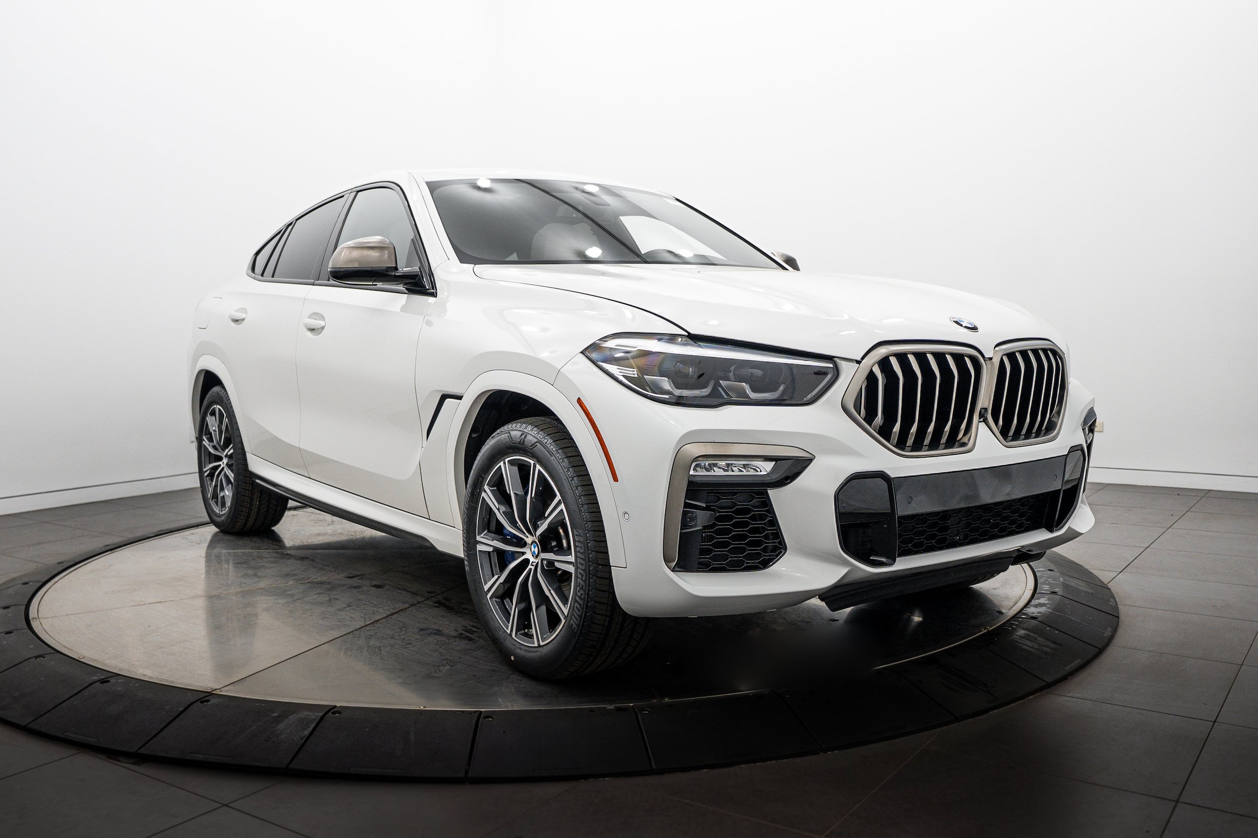 Used 2020 BMW X6 M50i w/ Luxury Seating Package AWD/4WD image 2