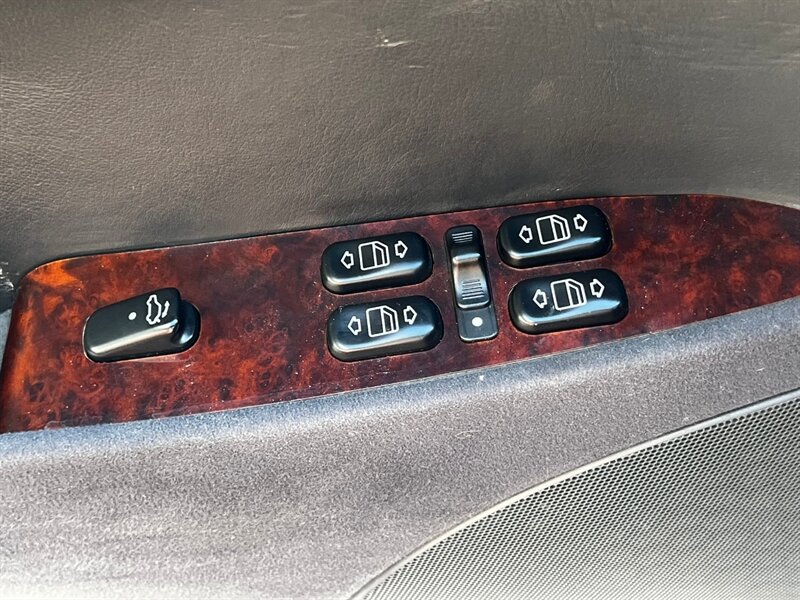 Used 2001 Mercedes-Benz CL 600 image 23