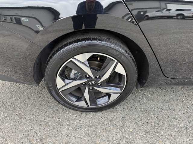 Used 2023 Hyundai Elantra SEL w/ Convenience Package FWD image 19