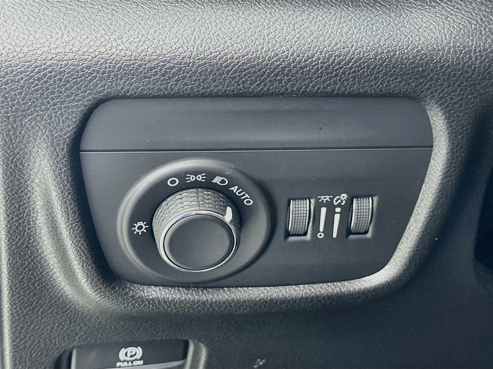 Used 2023 Jeep Grand Cherokee L Laredo w/ Luxury Tech Group I RWD image 10