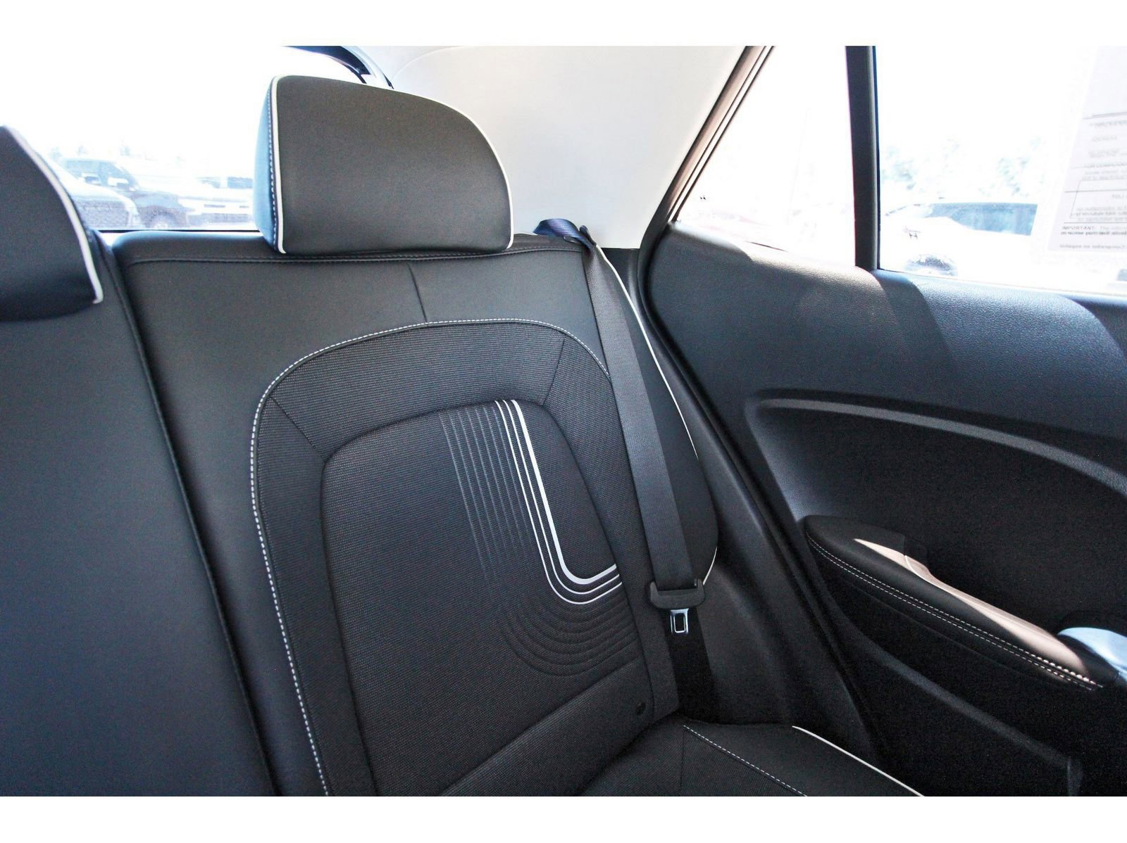 Used 2025 Hyundai Venue Limited image 13