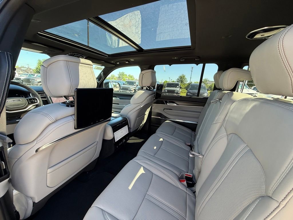 New 2026 Jeep Grand Wagoneer Summit AWD/4WD image 23