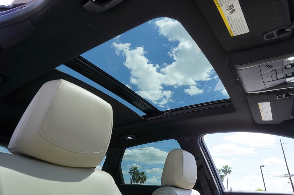 Used 2017 Cadillac XT5 Luxury w/ Driver Awareness Package image 13