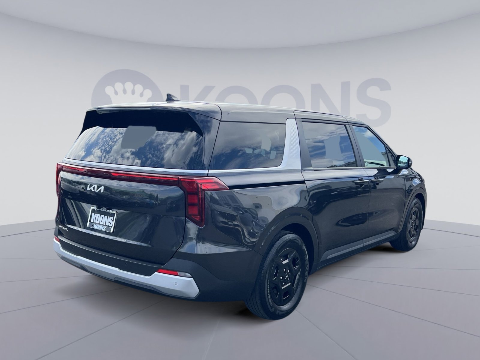 Used 2025 Kia Carnival FWD image 11