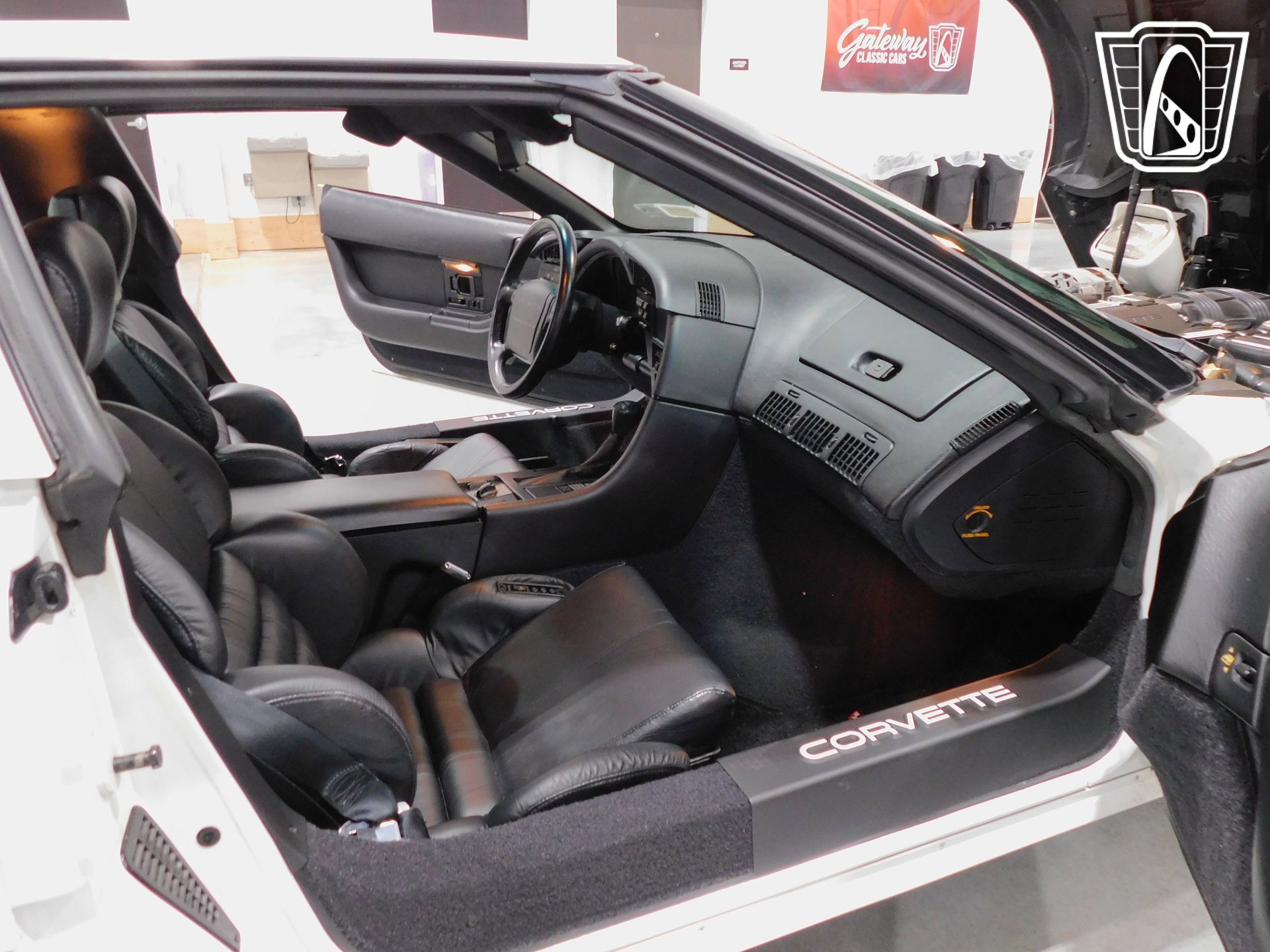 Used 1992 Chevrolet Corvette Coupe RWD image 7