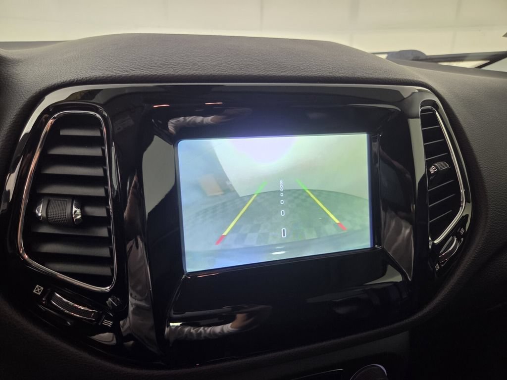 Used 2020 Jeep Compass Latitude FWD image 12