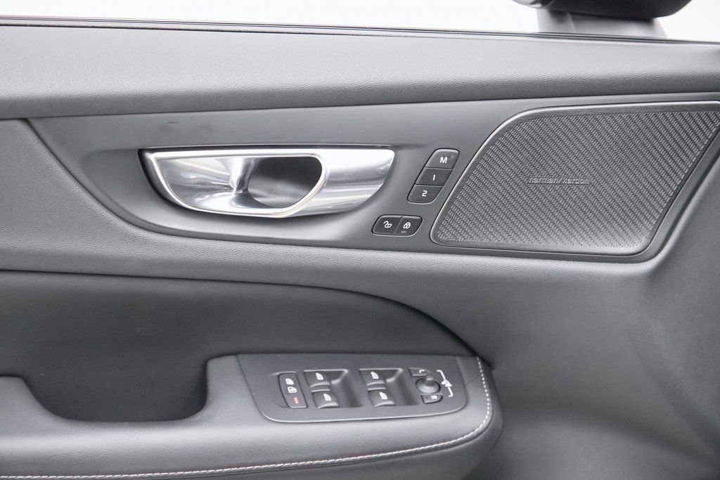 Certified 2024 Volvo V60 B5 Cross Country Ultimate image 12