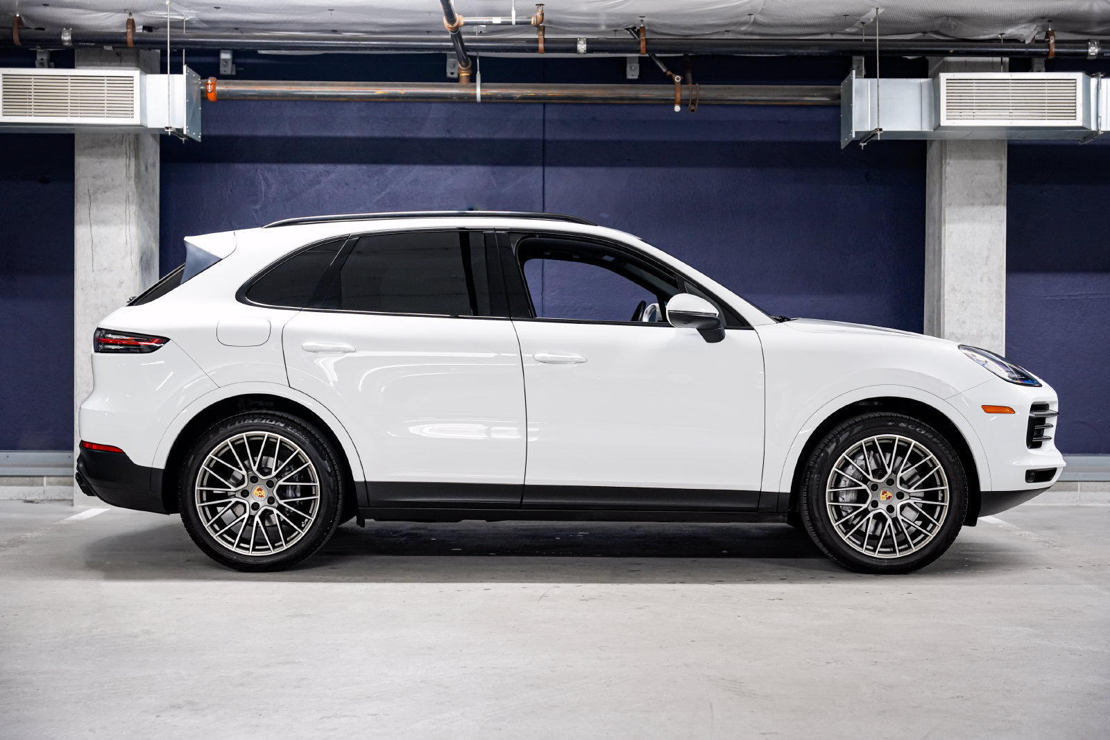 Used 2023 Porsche Cayenne Platinum Edition AWD/4WD image 2