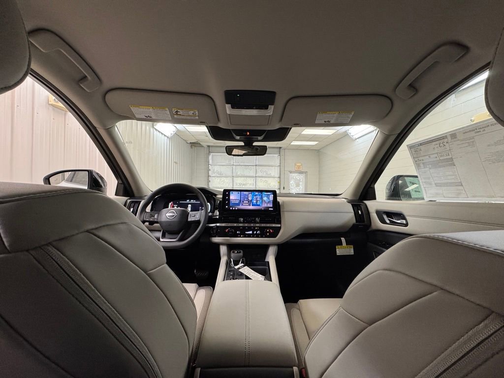 New 2026 Nissan Pathfinder SL image 18