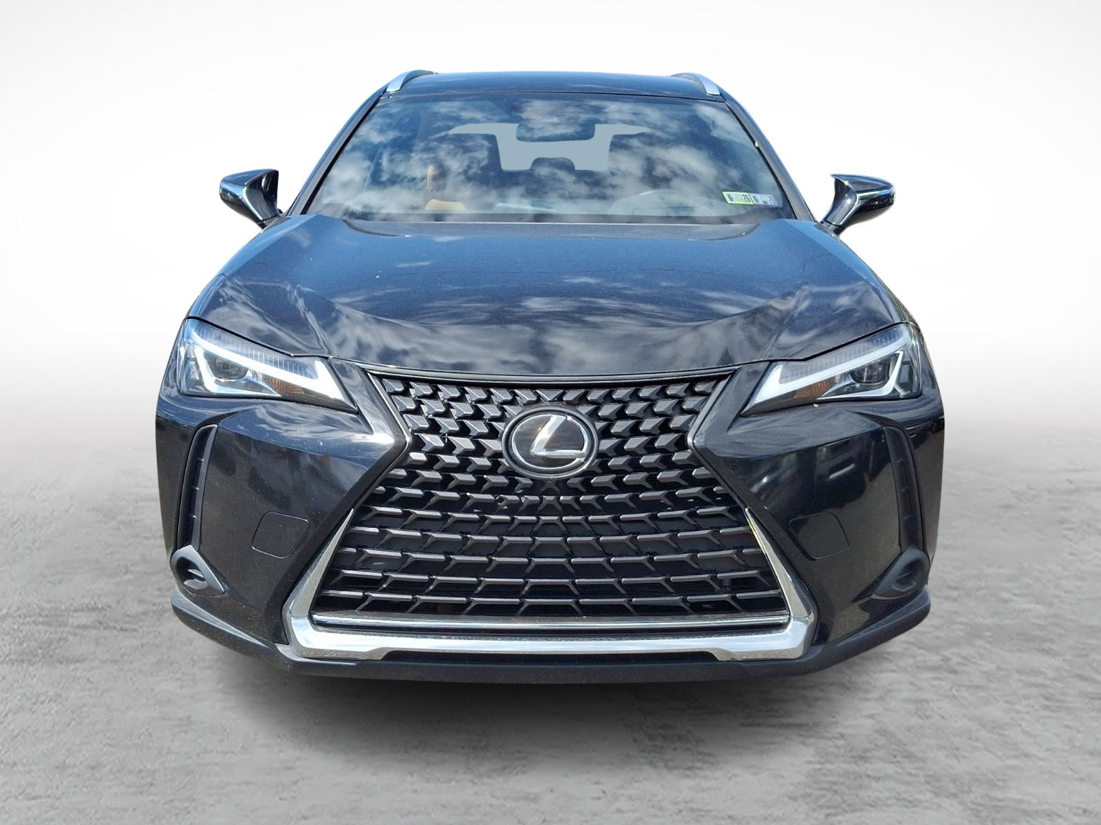 Used 2022 Lexus UX 200 w/ Accessory Package (Z1) FWD image 2