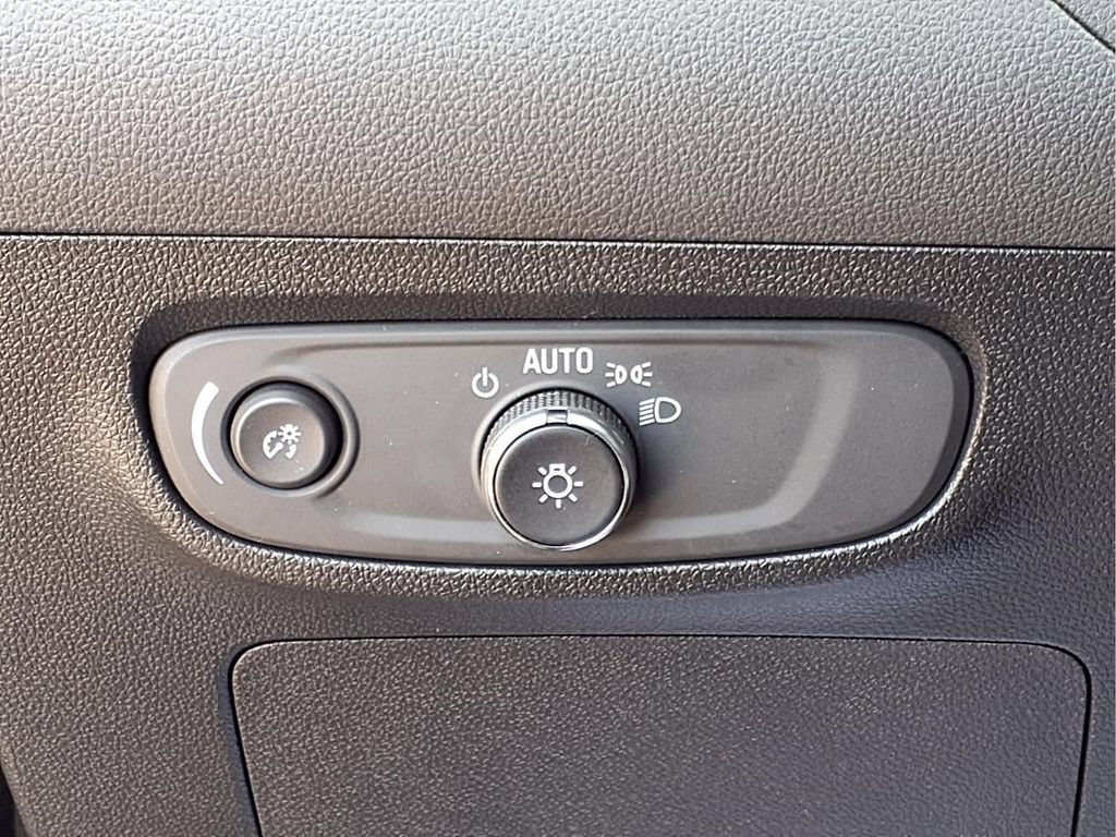 Used 2025 Buick Encore GX Preferred FWD image 19