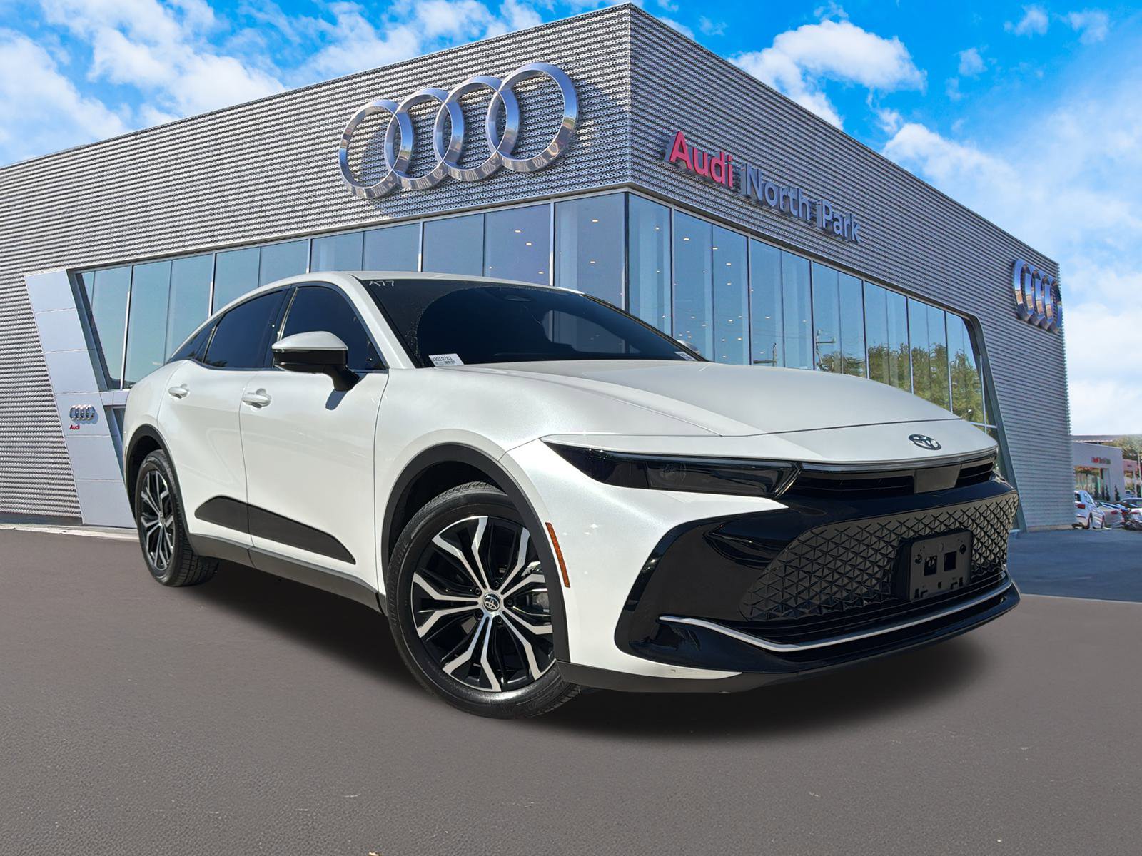 Used 2023 Toyota Crown Limited image 1