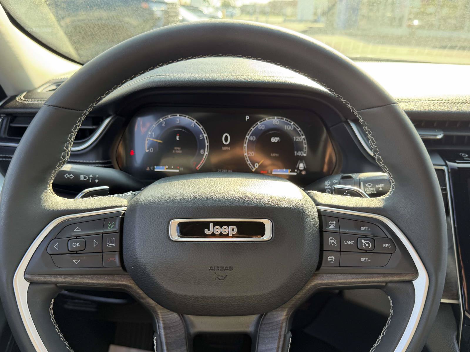 Used 2023 Jeep Grand Cherokee Limited AWD/4WD image 29