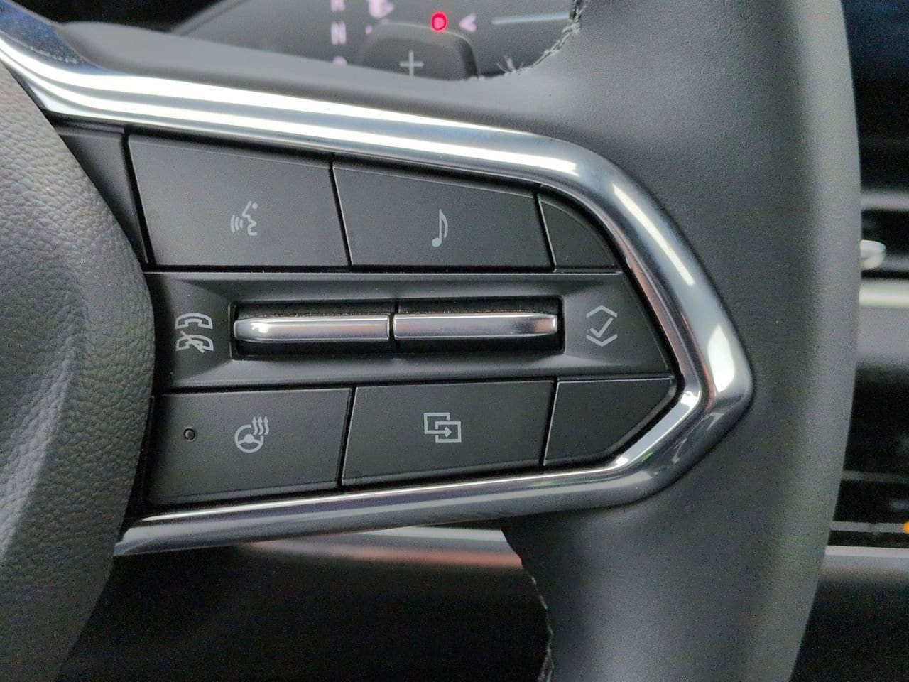 New 2026 Chevrolet Equinox LT w/ Safety and Technology Package FWD image 12