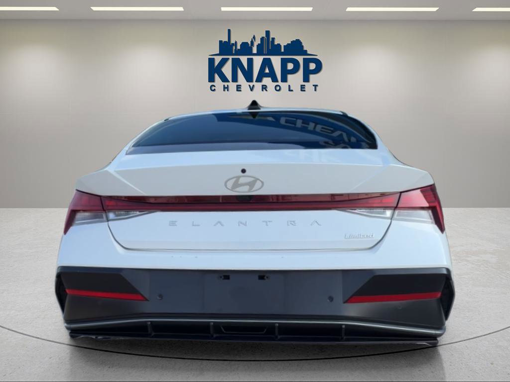 Used 2024 Hyundai Elantra Limited image 4