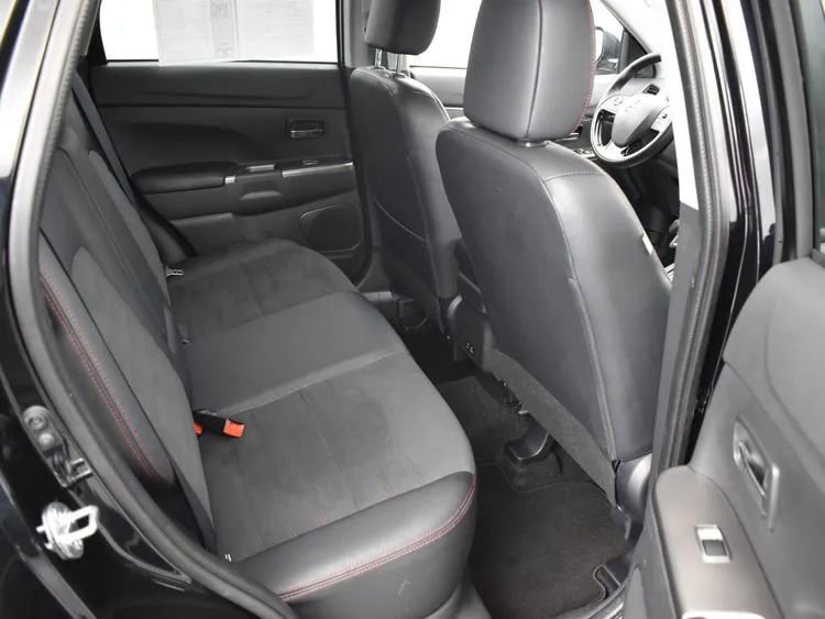 Used 2025 Mitsubishi Outlander Sport ES AWD/4WD image 17