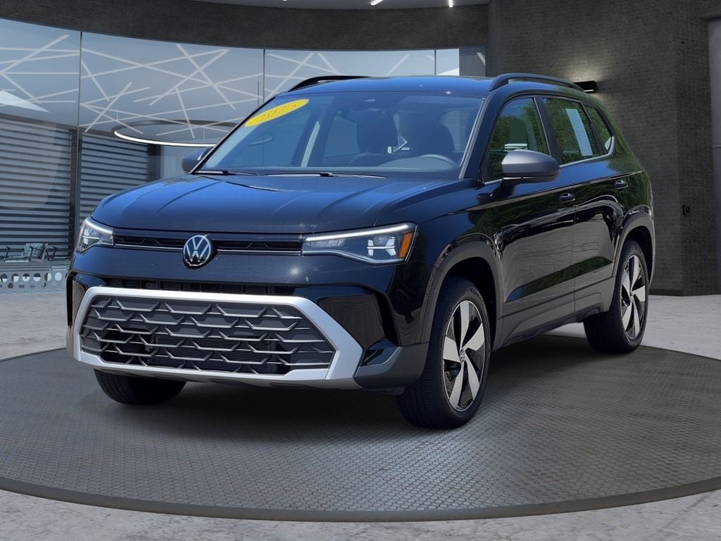 Used 2025 Volkswagen Taos S AWD/4WD image 2