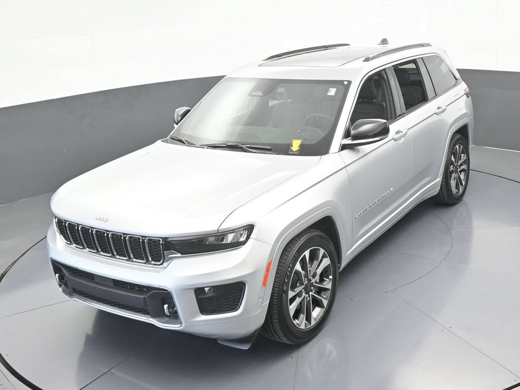 Used 2024 Jeep Grand Cherokee Overland w/ Luxury Tech Group IV AWD/4WD image 54